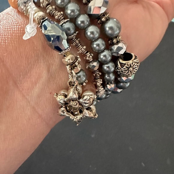 Four stretch bracelet set with charms - Picture 5 of 5